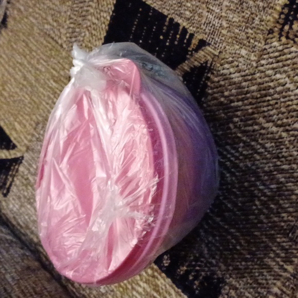 2/$60 New Colorful Tupperware Bowls - Set Of 3 With Lids - Picture 6 of 6